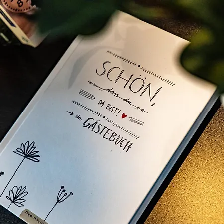 Glashaus Mit 3 Gaestezimmer 3*