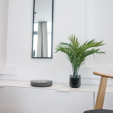 Glashaus Mit 3 Gaestezimmer 3*