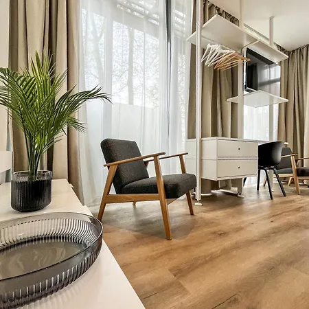 Glashaus Mit 3 Gästezimmer Aparthotel