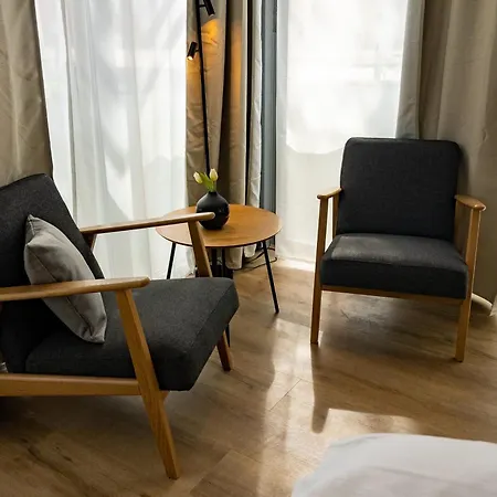 Glashaus Mit 3 Gaestezimmer Hotel apartamentowy