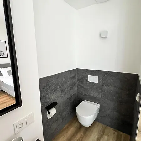 Glashaus Mit 3 Gaestezimmer 3*