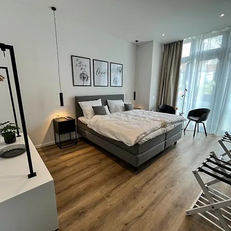 Glashaus Mit 3 Gaestezimmer Hotel apartamentowy