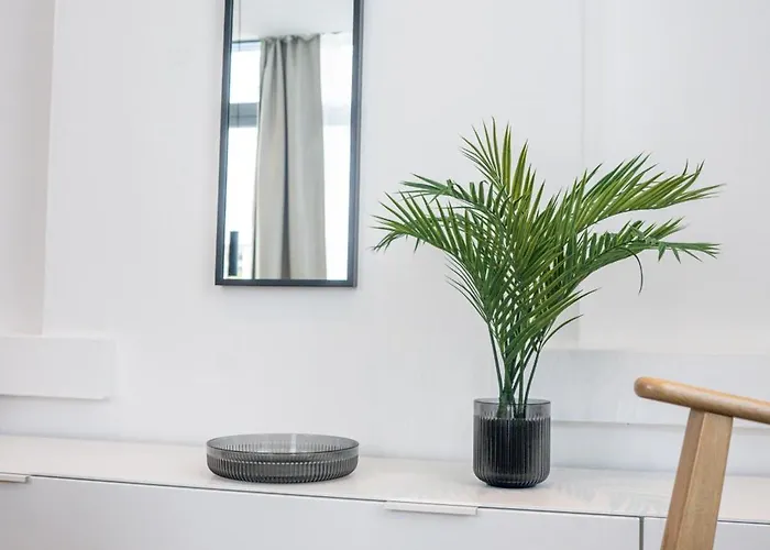 Glashaus Mit 3 Gaestezimmer 3*