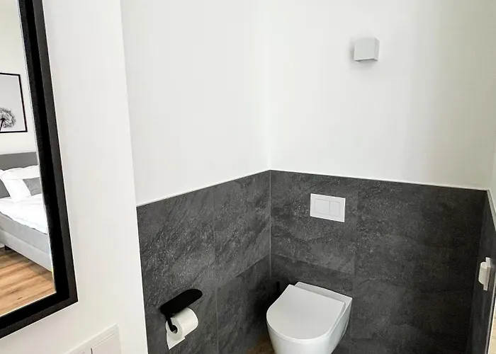 Glashaus Mit 3 Gaestezimmer 3*